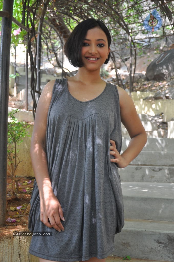 Swetha Basu Prasad Hot Photos - 41 / 76 photos