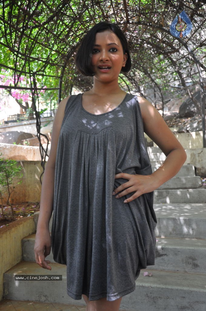 Swetha Basu Prasad Hot Photos - 44 / 76 photos
