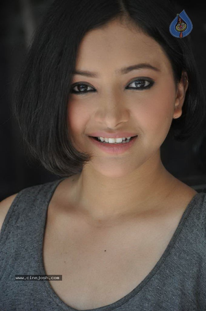 Swetha Basu Prasad Hot Photos - 60 / 76 photos