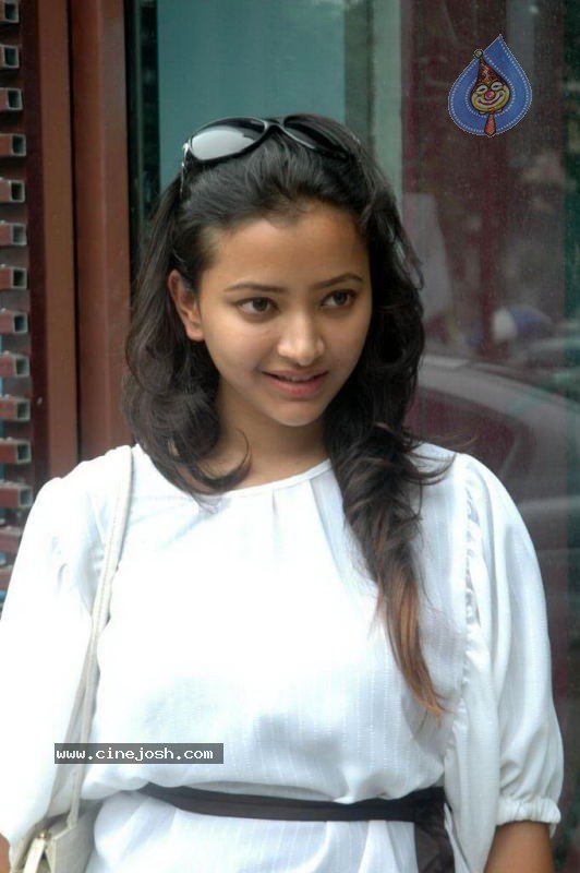 Swetha Basu Prasad Latest Photos - 10 / 46 photos