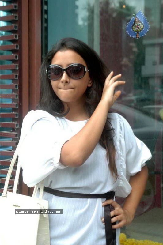 Swetha Basu Prasad Latest Photos - 22 / 46 photos