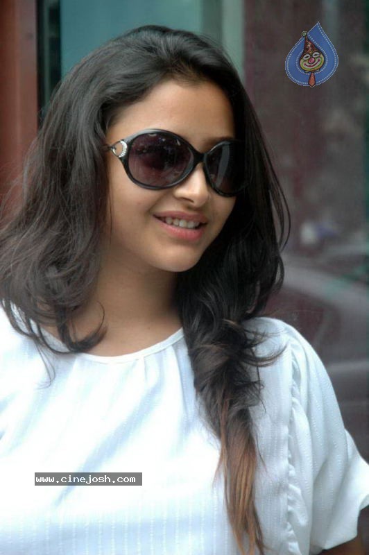 Swetha Basu Prasad Latest Photos - 26 / 46 photos