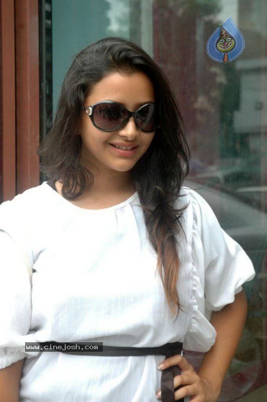 Swetha Basu Prasad Latest Photos - 37 / 46 photos