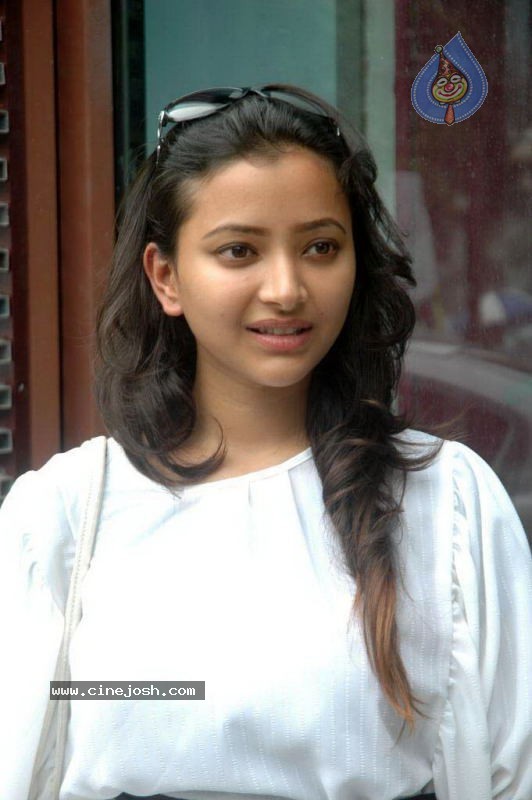 Swetha Basu Prasad Latest Photos - 40 / 46 photos