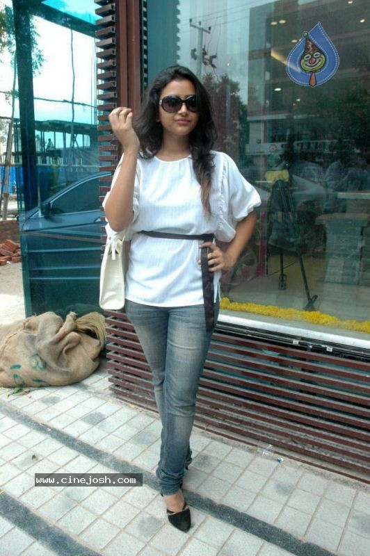 Swetha Basu Prasad Latest Photos - 44 / 46 photos