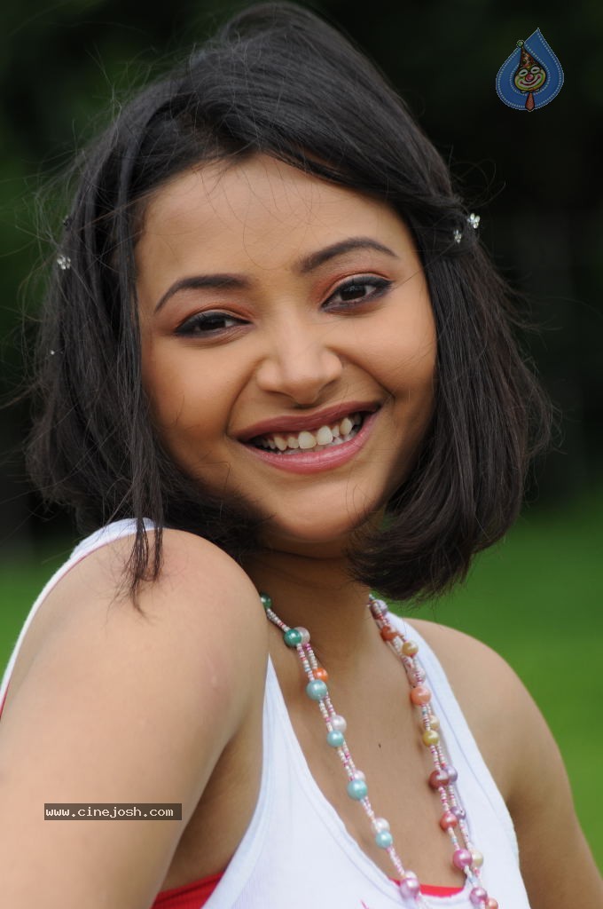 Swetha Basu Prasad Latest Photos - 42 / 51 photos