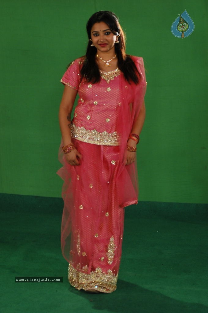 Swetha Basu Prasad Latest Photos - 44 / 51 photos