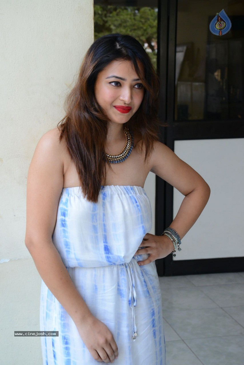 Swetha Basu Prasad Latest Photos - 18 / 49 photos