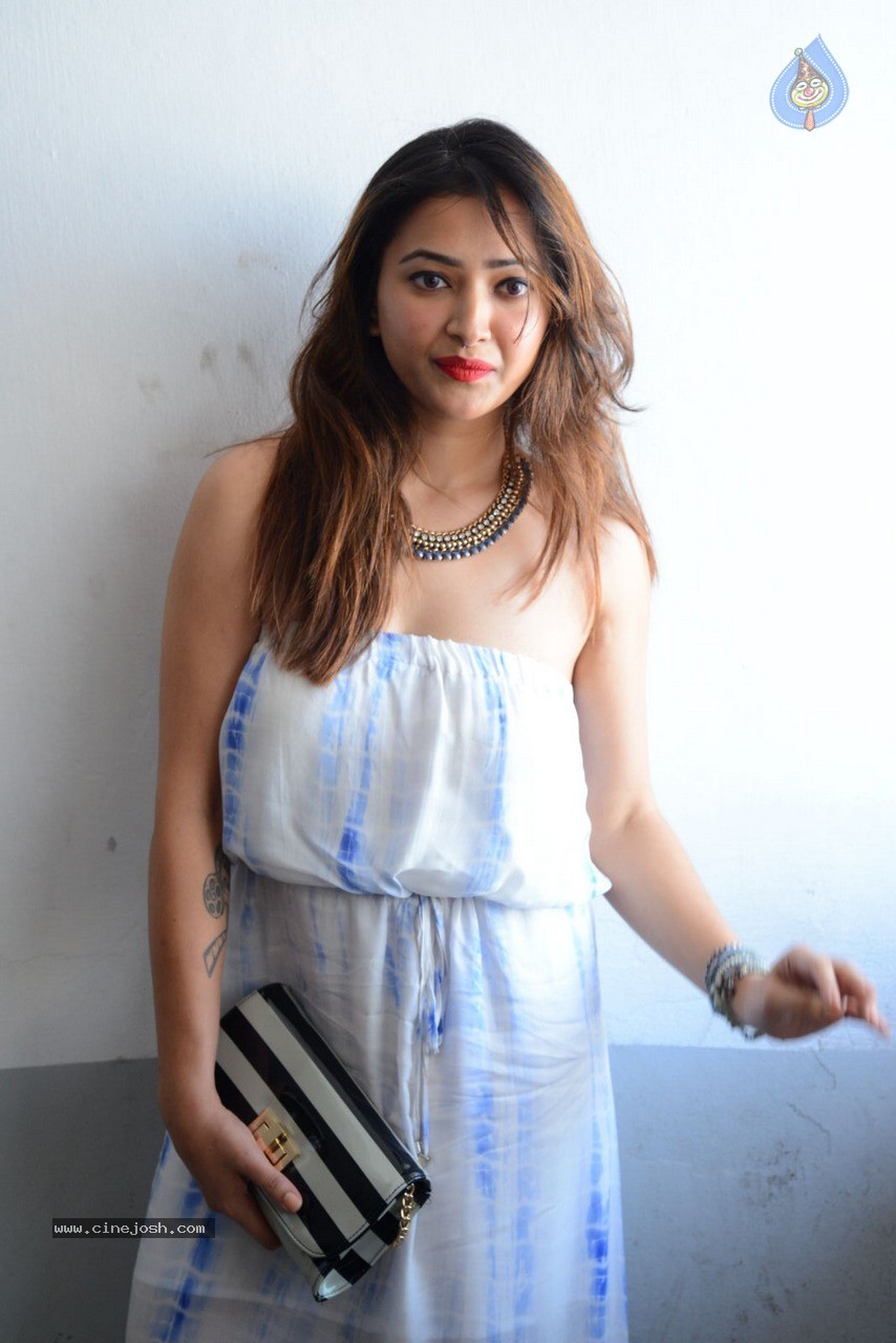 Swetha Basu Prasad Latest Photos - 25 / 49 photos