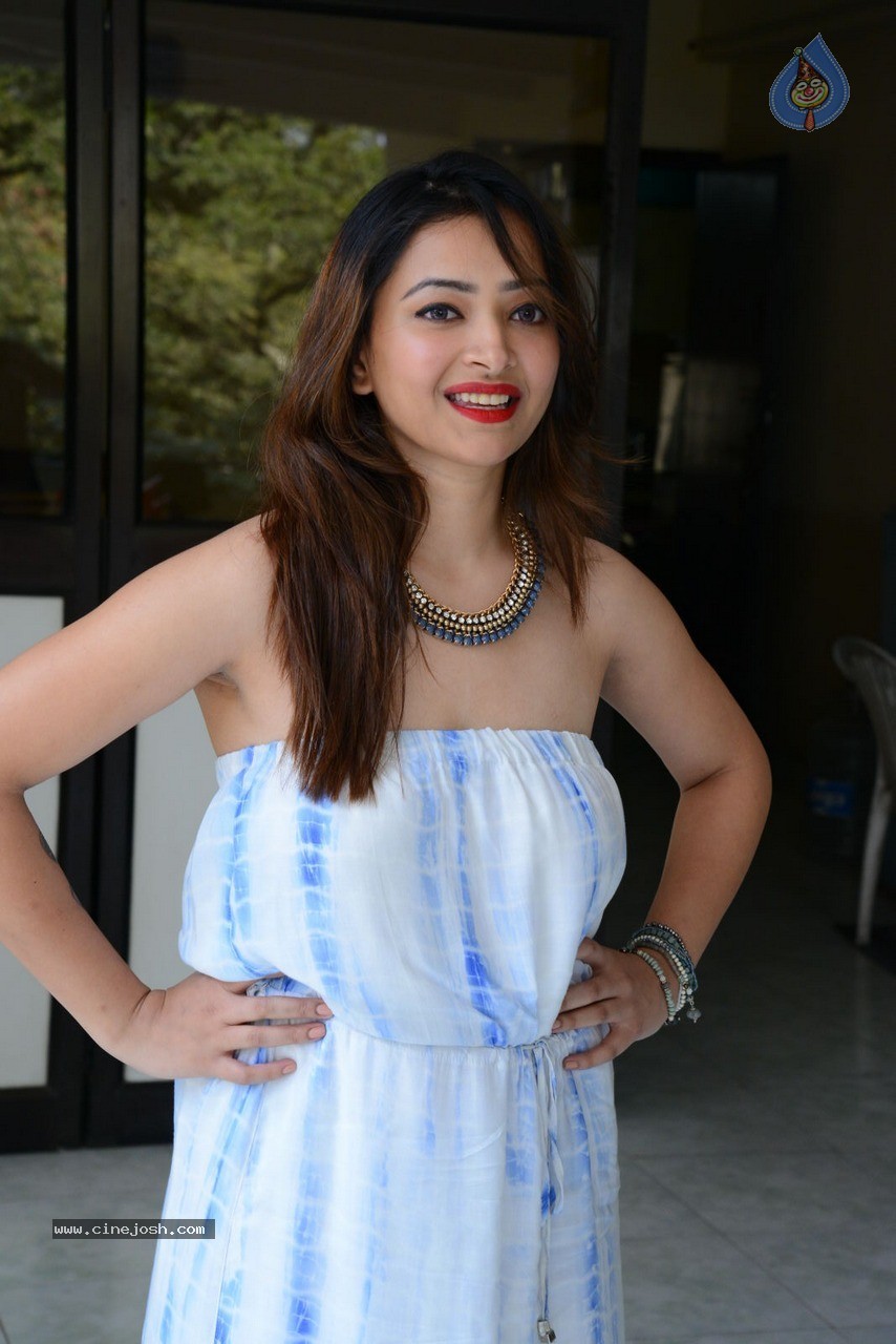 Swetha Basu Prasad Latest Photos - 26 / 49 photos