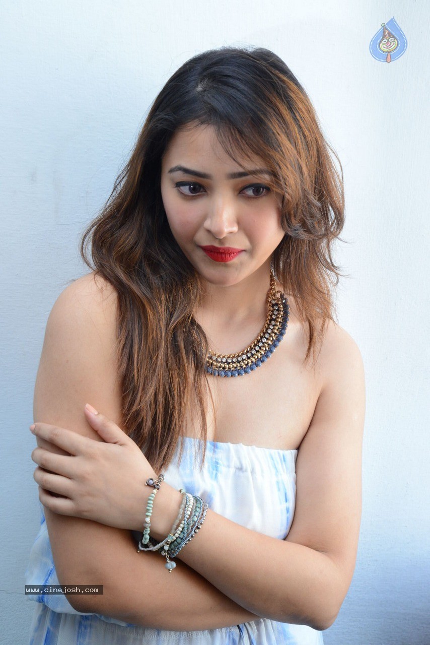 Swetha Basu Prasad Latest Photos - 34 / 49 photos