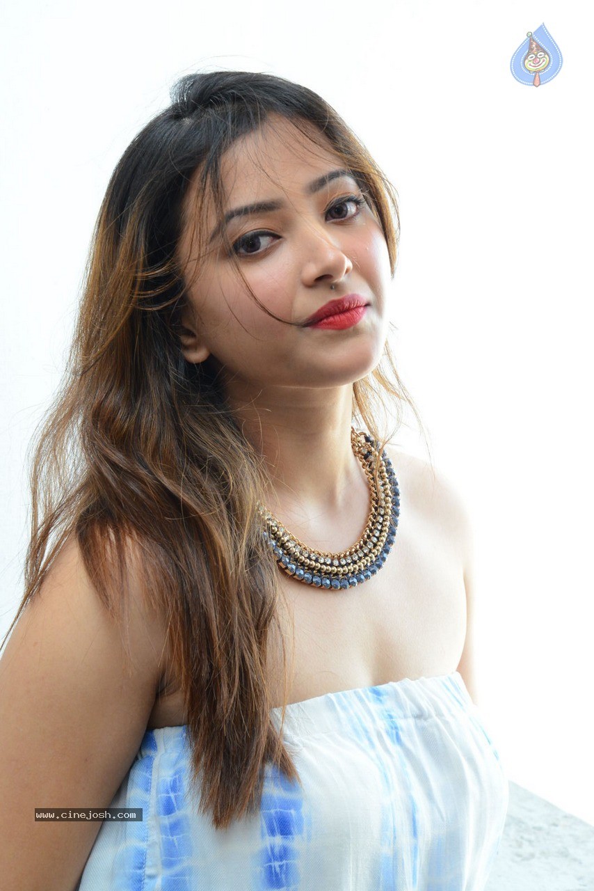 Swetha Basu Prasad Latest Photos - 35 / 49 photos