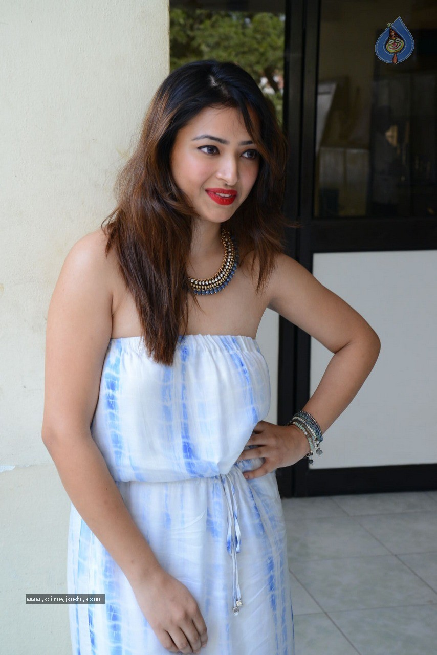 Swetha Basu Prasad Latest Photos - 43 / 49 photos