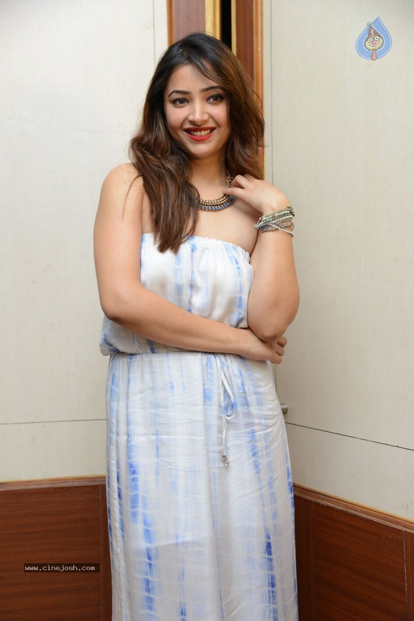 Swetha Basu Prasad Latest Photos - 46 / 49 photos