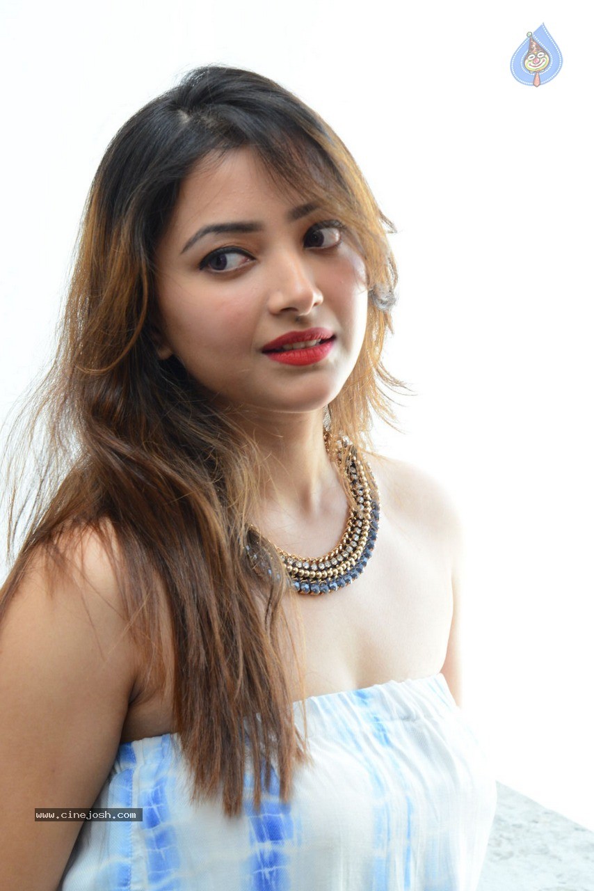 Swetha Basu Prasad Latest Photos - 47 / 49 photos