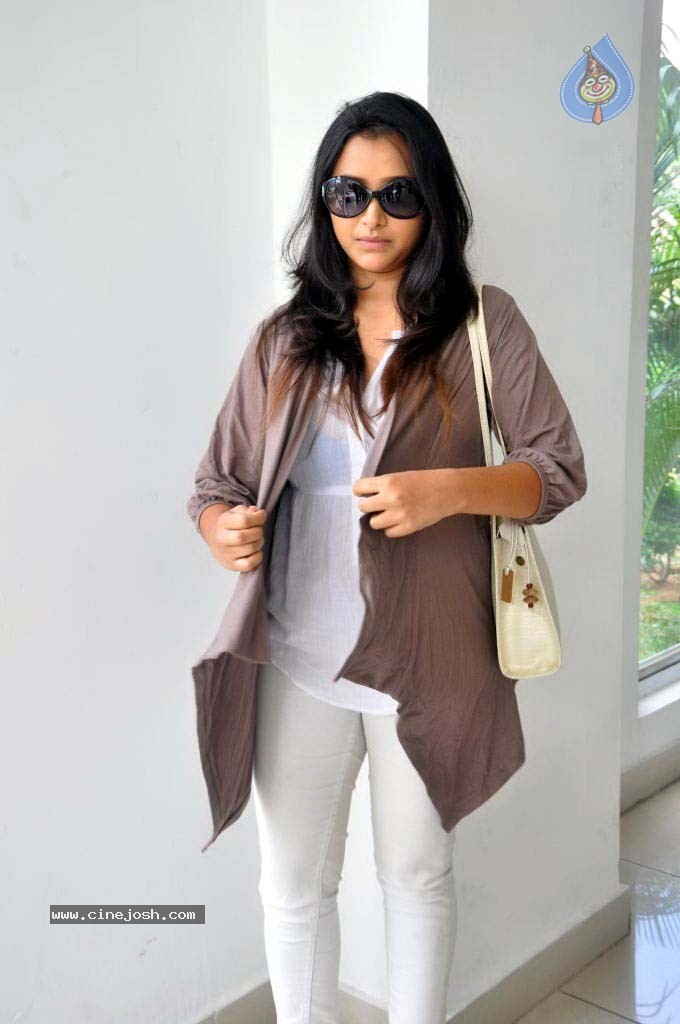 Swetha Basu Prasad Latest Stills - 37 / 40 photos