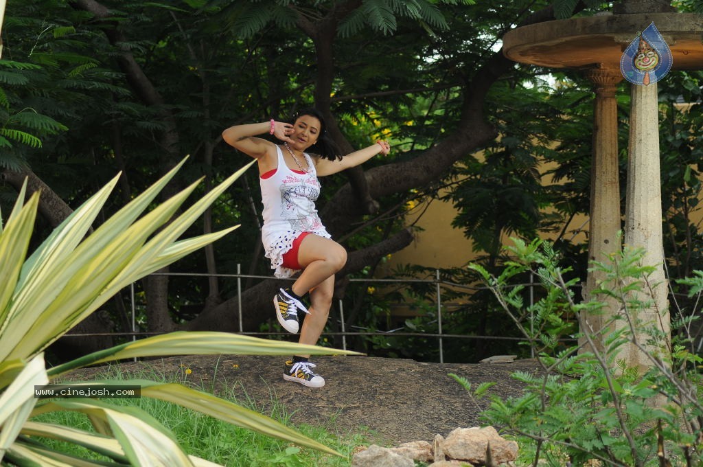 Swetha Basu Prasad New Gallery - 48 / 55 photos