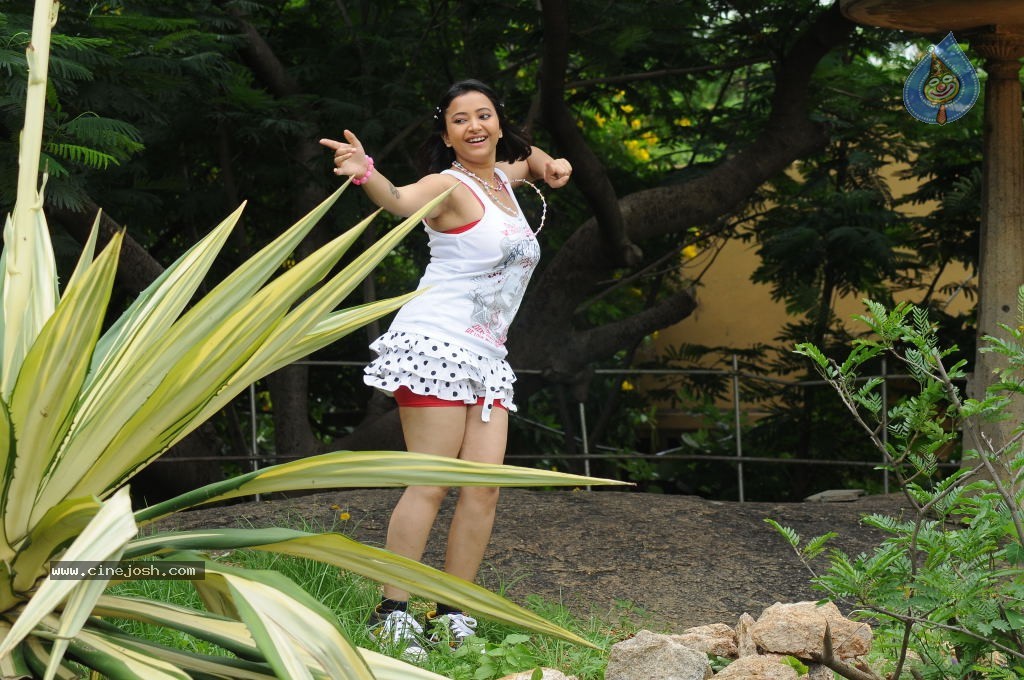 Swetha Basu Prasad New Gallery - 52 / 55 photos