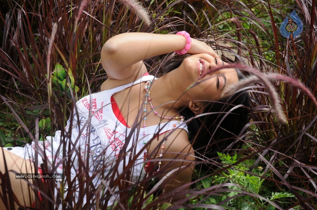 Swetha Basu Prasad New Gallery - 55 / 55 photos