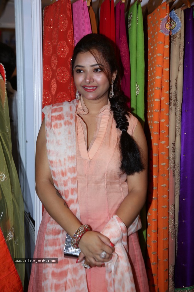 Swetha Basu Prasad New Gallery - 54 / 111 photos