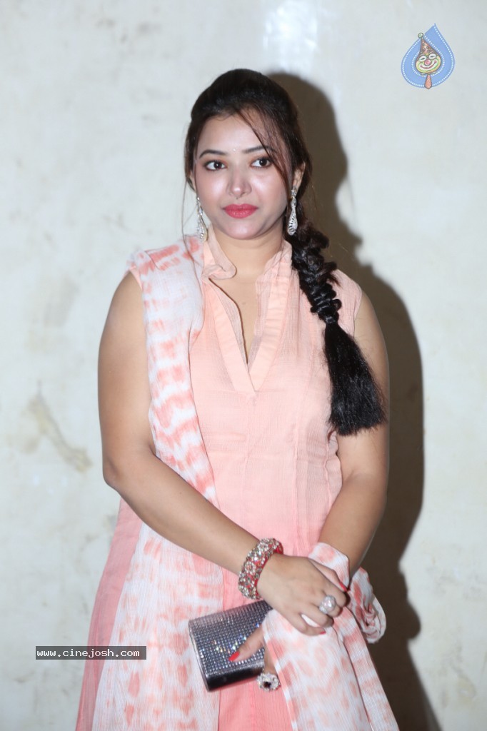 Swetha Basu Prasad New Gallery - 70 / 111 photos