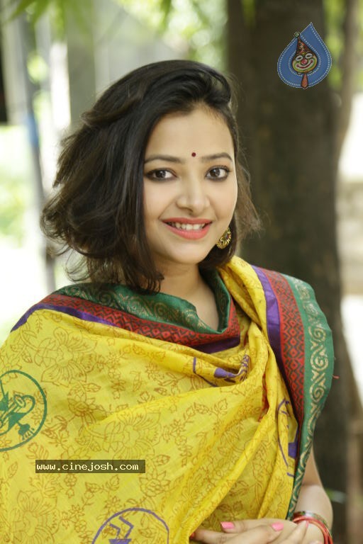 Swetha Basu Prasad Stills - 22 / 39 photos