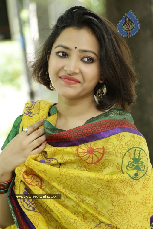 Swetha Basu Prasad Stills - 24 / 39 photos