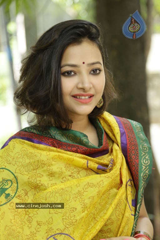 Swetha Basu Prasad Stills - 25 / 39 photos