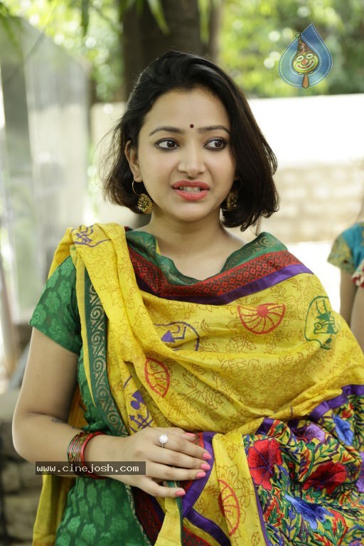 Swetha Basu Prasad Stills - 30 / 39 photos