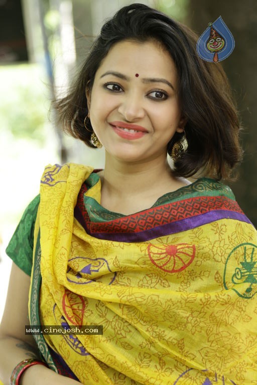 Swetha Basu Prasad Stills - 34 / 39 photos