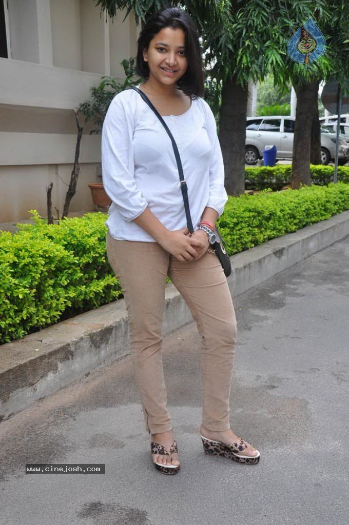 Swetha Basu Prasad Stills - 12 / 55 photos