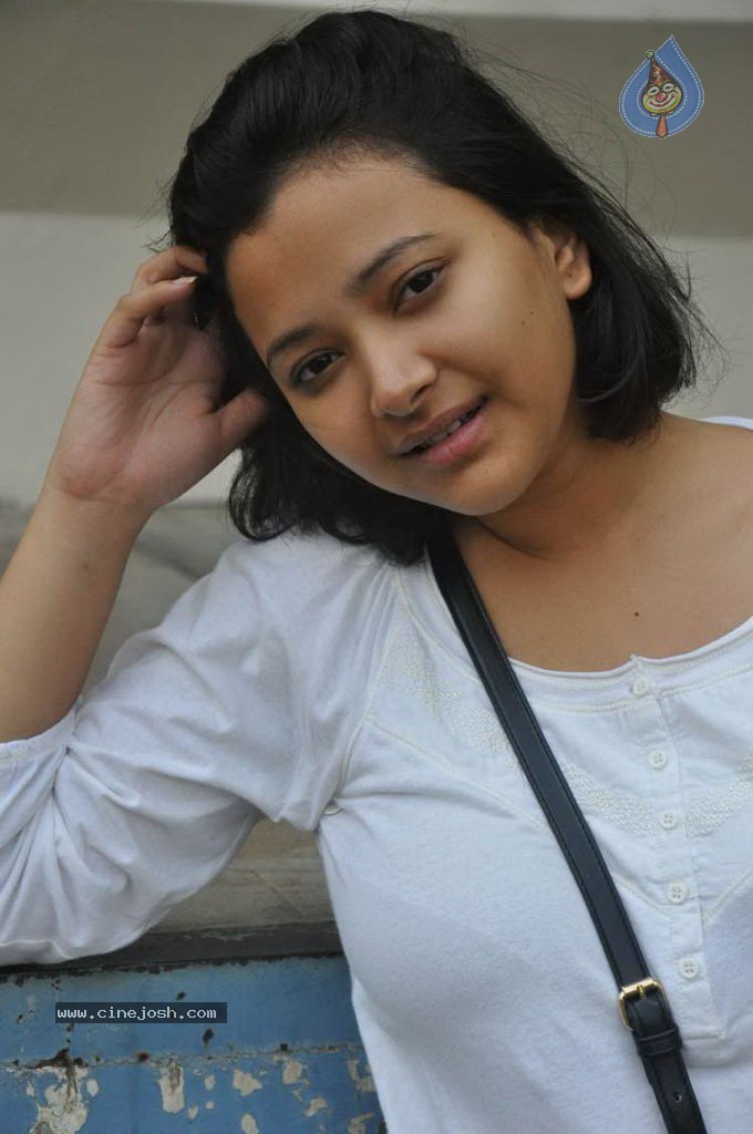 Swetha Basu Prasad Stills - 26 / 55 photos