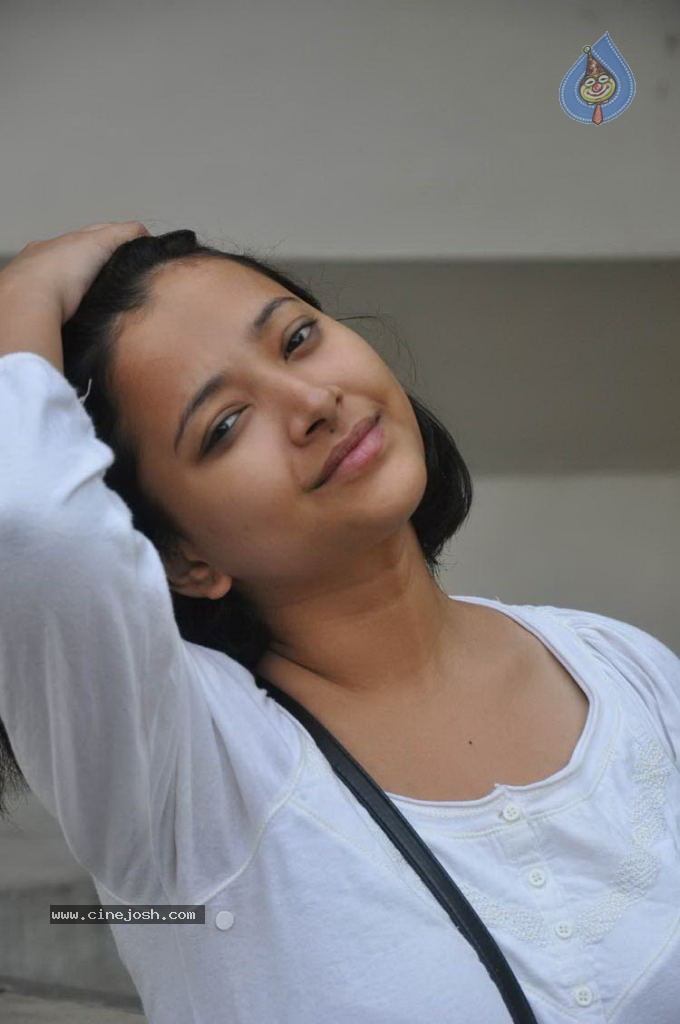 Swetha Basu Prasad Stills - 33 / 55 photos