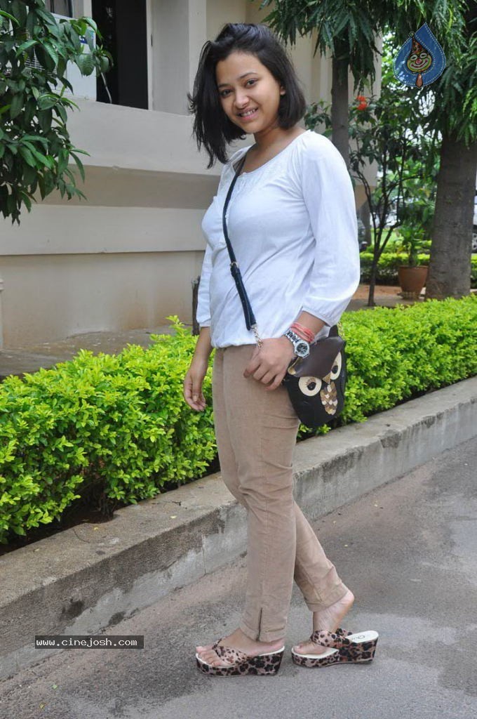 Swetha Basu Prasad Stills - 43 / 55 photos