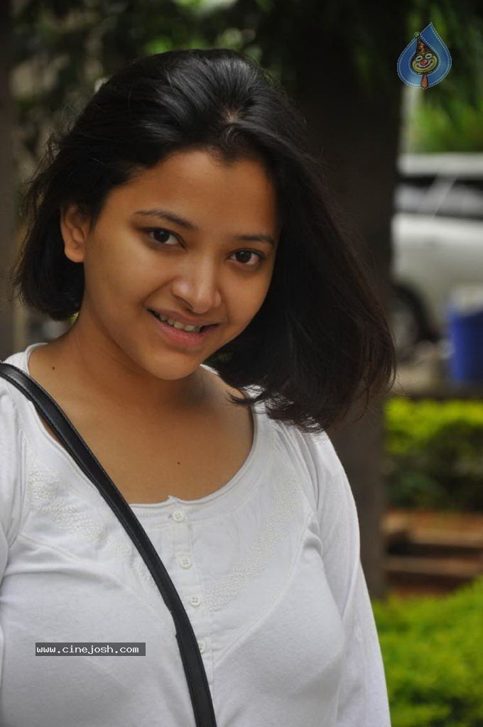 Swetha Basu Prasad Stills - 52 / 55 photos
