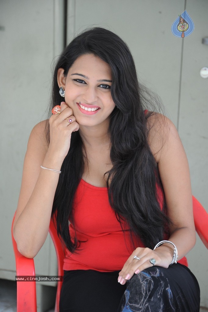 Swetha Jadhav New Photos - 22 / 78 photos