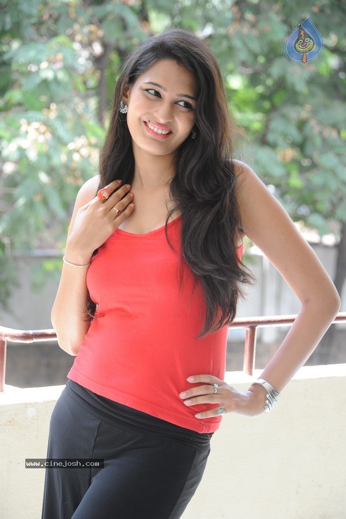 Swetha Jadhav New Photos - 35 / 78 photos