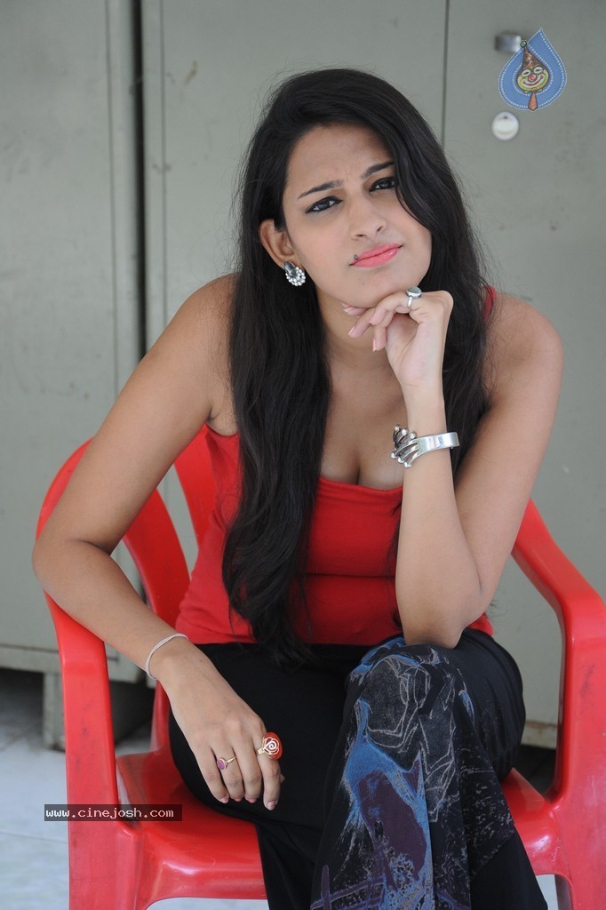 Swetha Jadhav New Photos - 36 / 78 photos