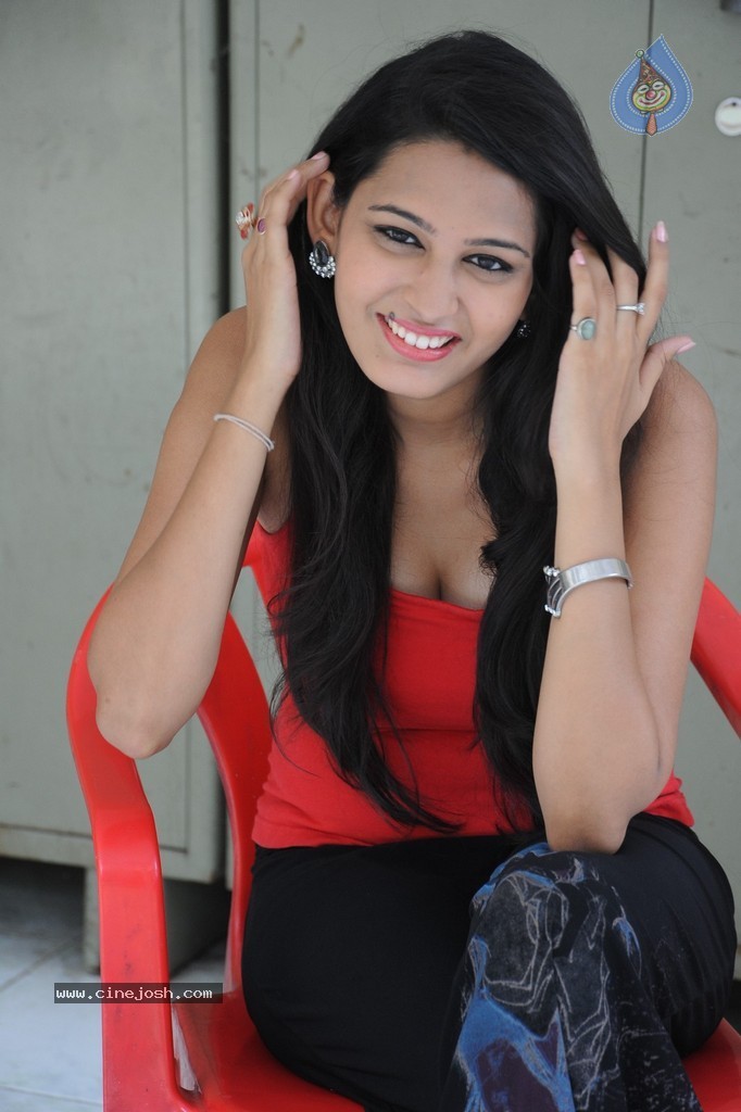 Swetha Jadhav New Photos - 49 / 78 photos