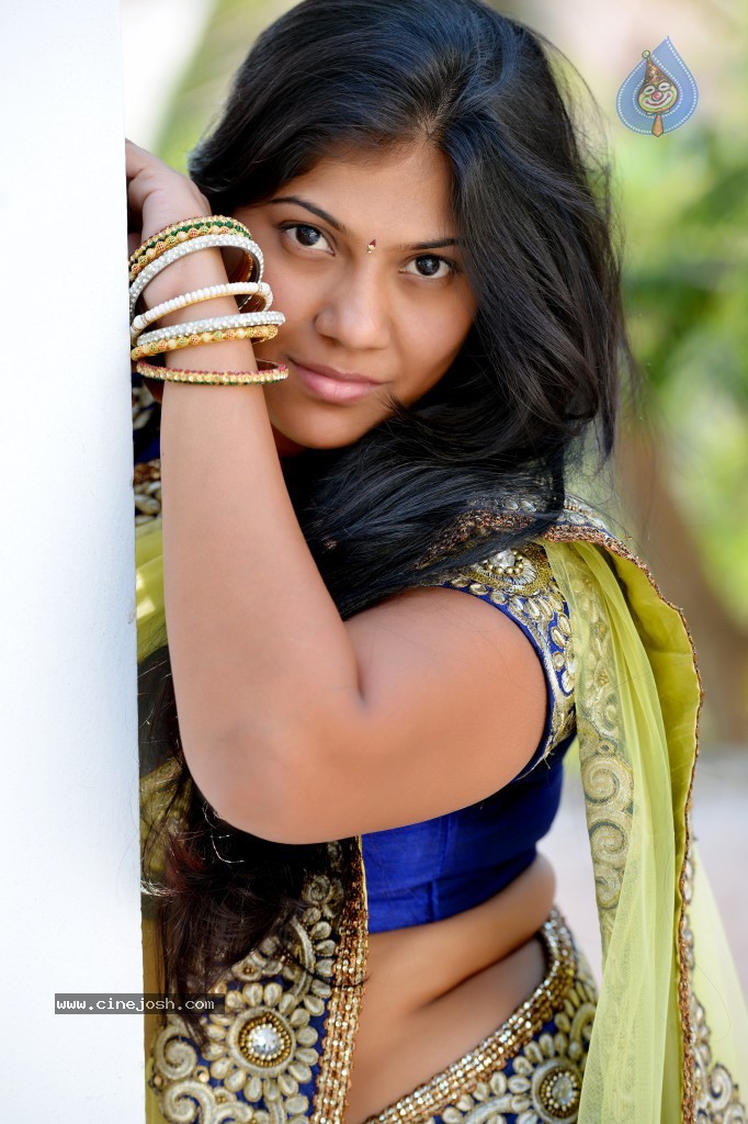 Swetha New Stills - 7 / 31 photos