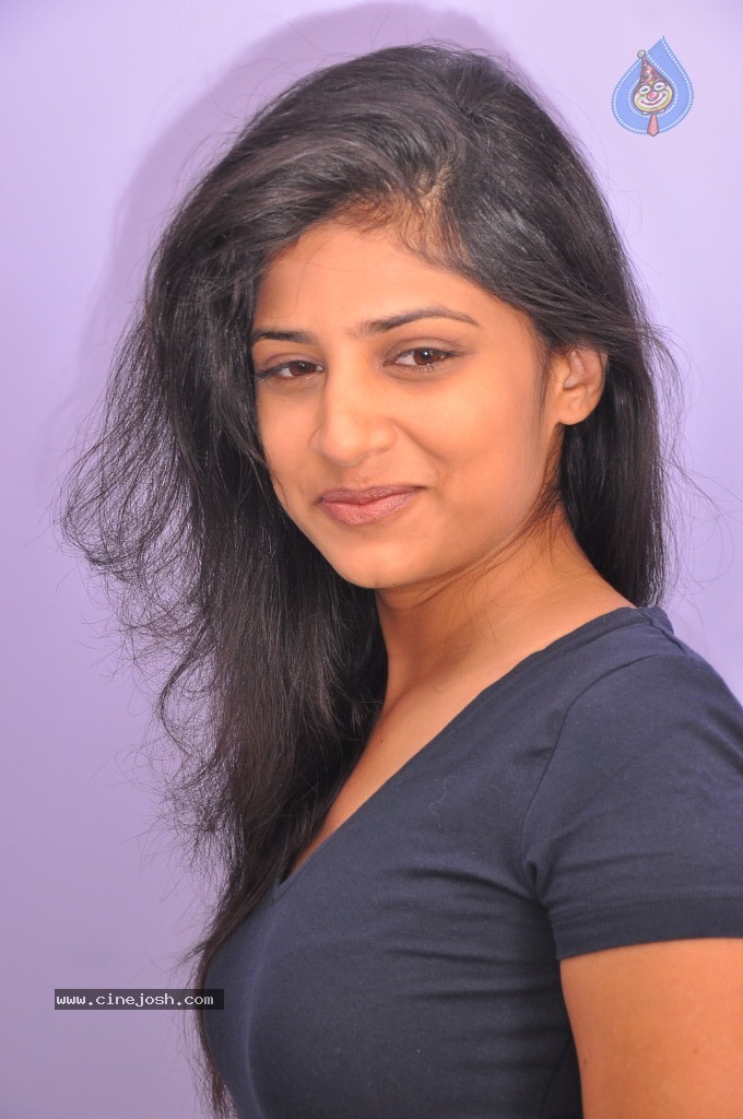 Shwetha Pandit Latest Stills - 30 / 68 photos