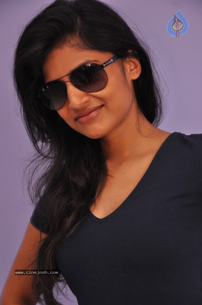 Shwetha Pandit Latest Stills - 33 / 68 photos