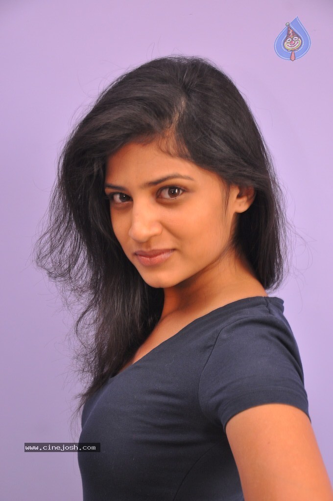 Shwetha Pandit Latest Stills - 38 / 68 photos