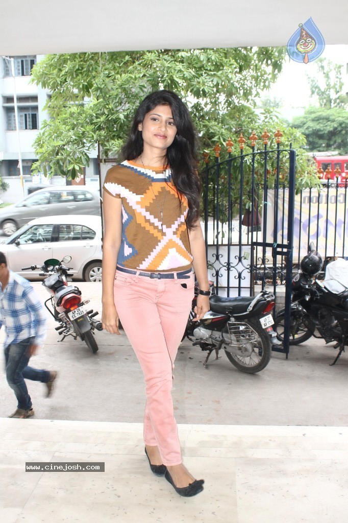 Swetha Pandit New Stills - 5 / 69 photos