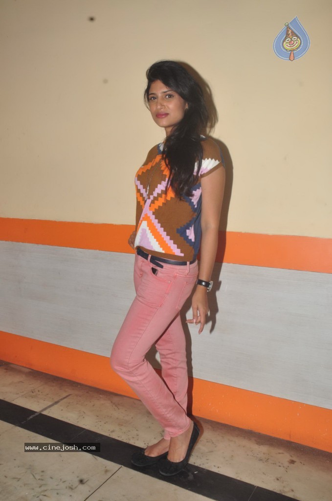 Swetha Pandit New Stills - 6 / 69 photos