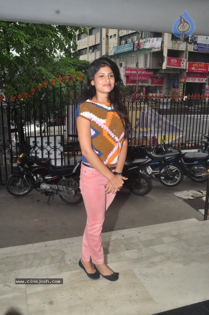 Swetha Pandit New Stills - 63 / 69 photos