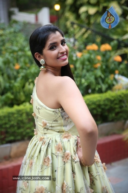 Syamala Gallery - 23 / 29 photos