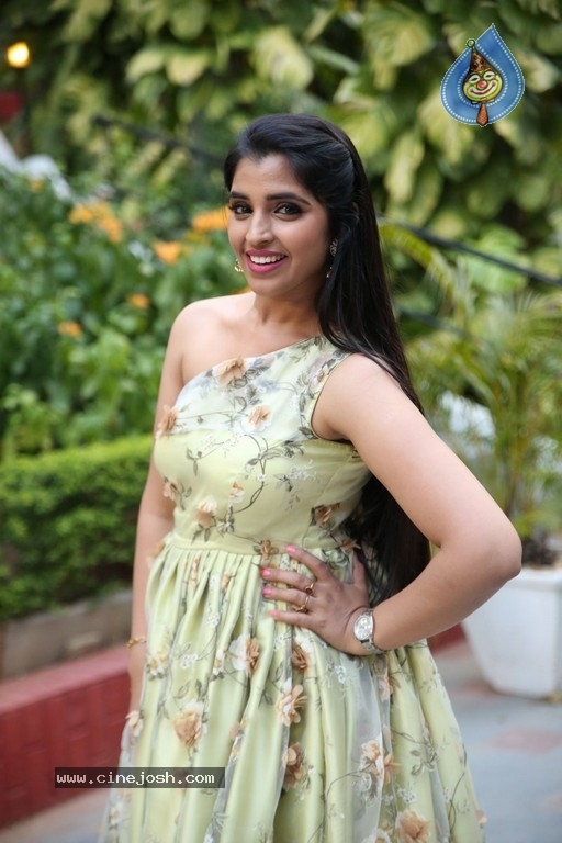 Syamala Gallery - 26 / 29 photos