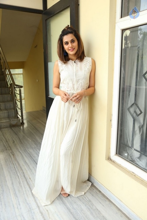 Taapsee Anando Brahma Interview Photos - 9 / 31 photos