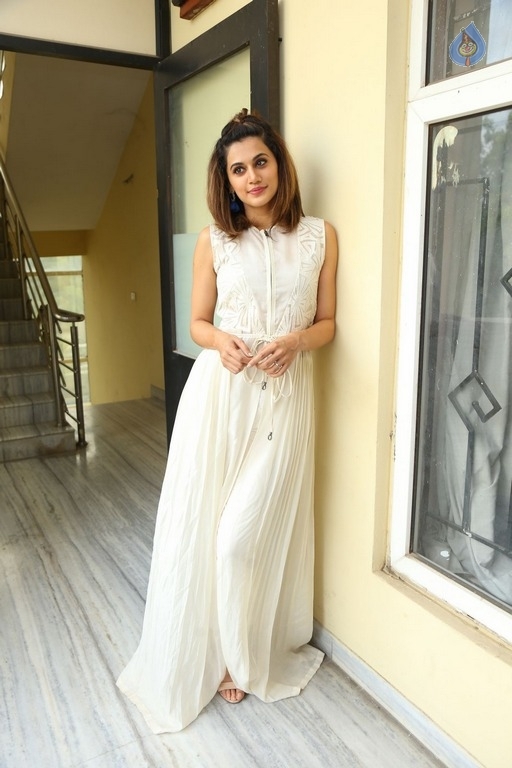 Taapsee Anando Brahma Interview Photos - 15 / 31 photos